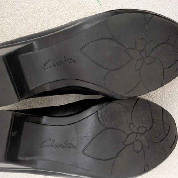 Clarks Black Leather Slip On Loafers Womens 10W Comfort Work Shoes - Picture 6 of 8